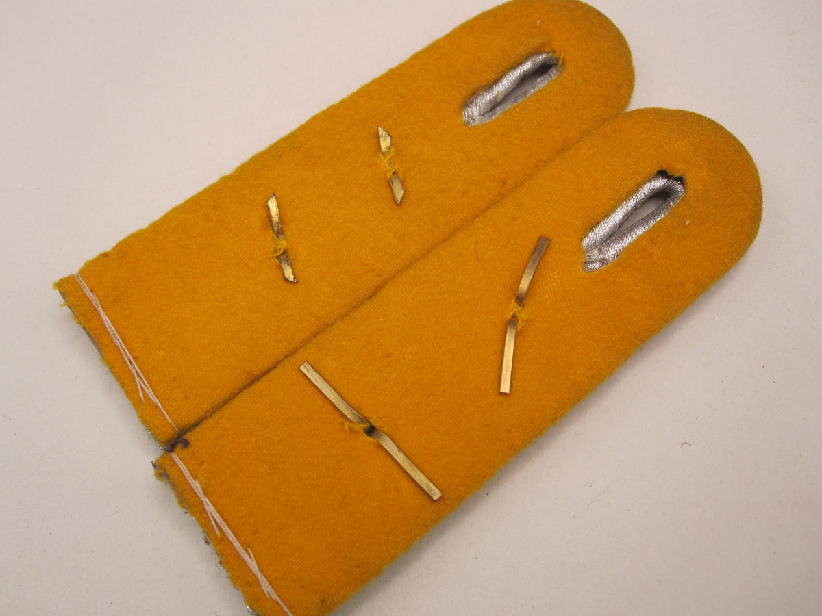 H.W. - - Schulterklappen / Schulterstücke & Kragenspiegel der deutschen Luftwaffe