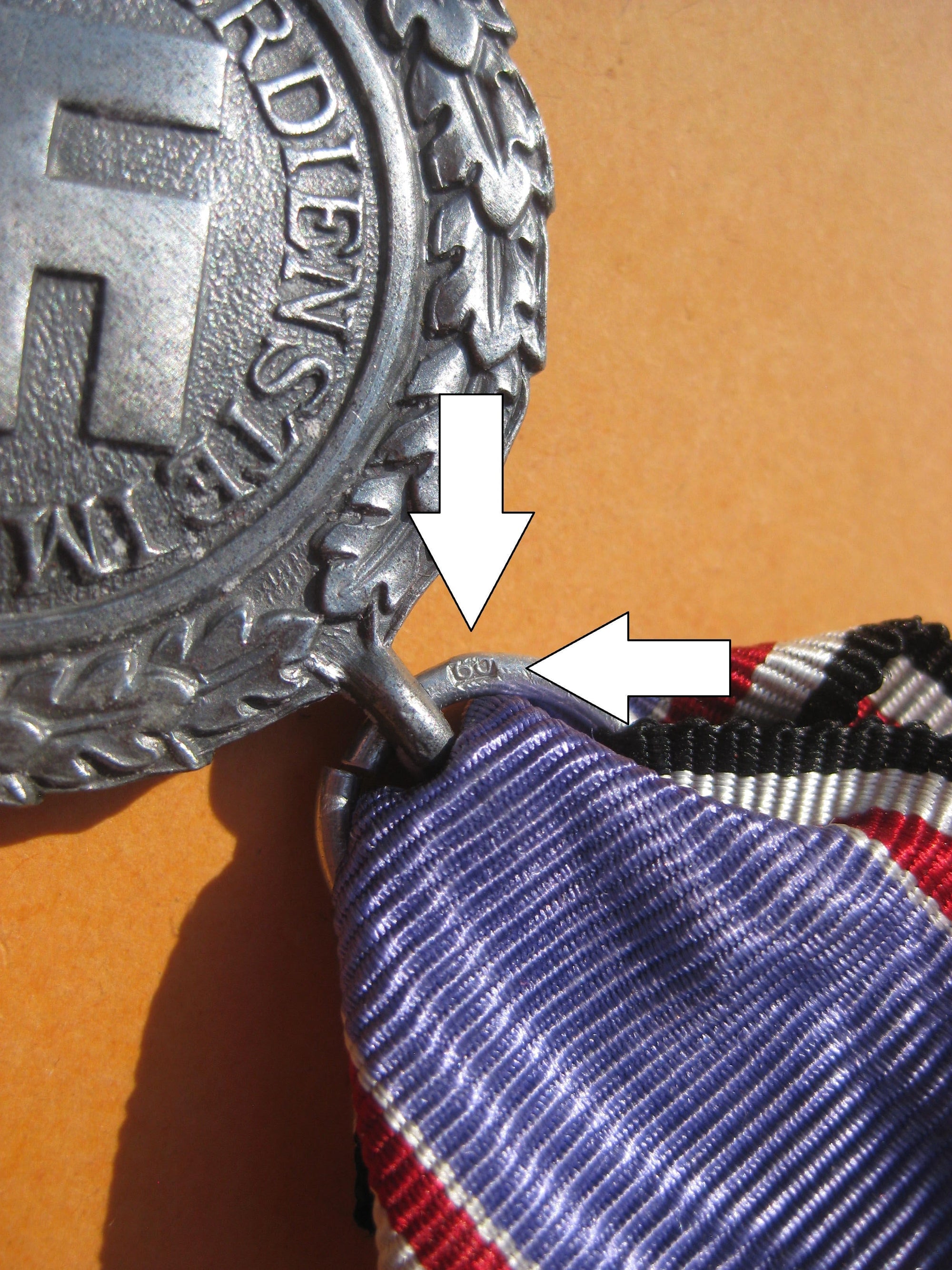 H.W. Luftschutz Ehrenzeichen 2.Stufe Medaille von 1938 Hersteller: 60