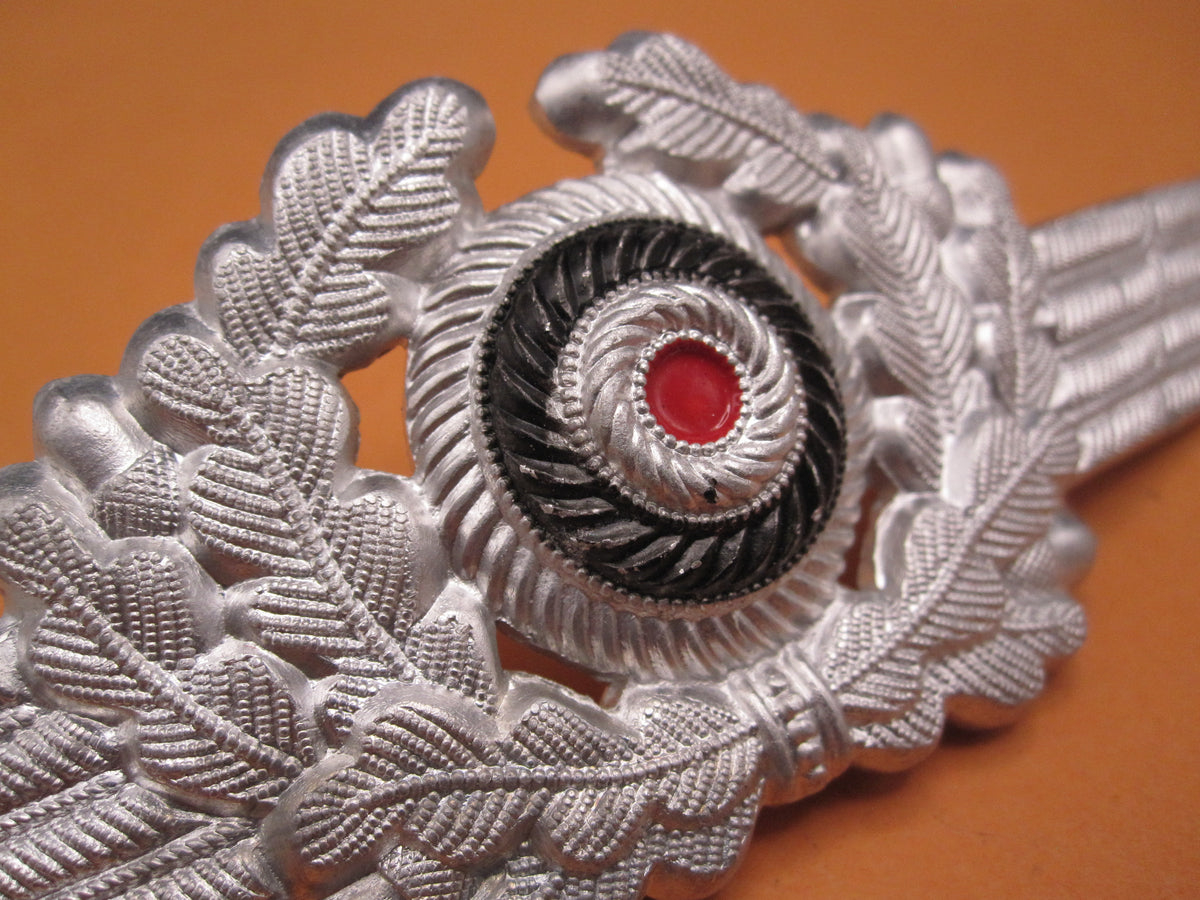 H.W. - - Mützenschwinge für die Schirmmütze der deutschen Luftwaffe