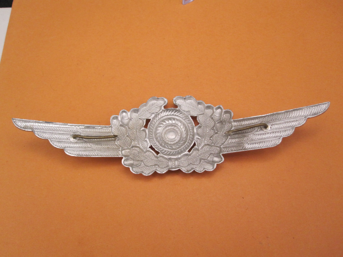 H.W. - - Mützenschwinge für die Schirmmütze der deutschen Luftwaffe
