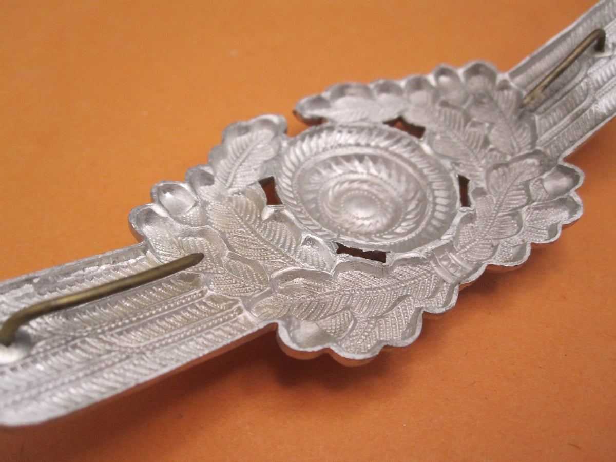 H.W. - - Mützenschwinge für die Schirmmütze der deutschen Luftwaffe