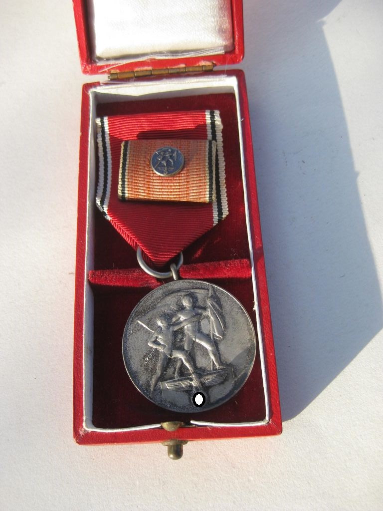 Anschlussmedaille 13.März 1938 / Österreichmedaille im Verleihungsetui MIT der super seltenen Feldspangenauflage