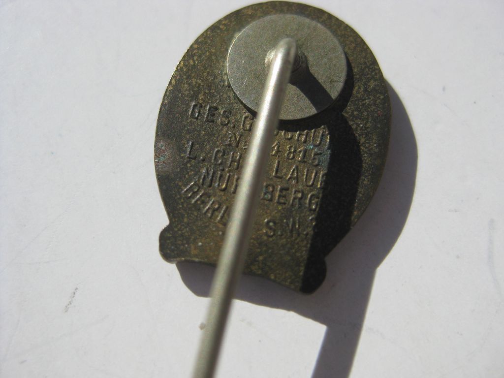 Sportabzeichen in Bronze (DRA) -Miniatur- des Hersteller: Lauer Nürnberg / Berlin