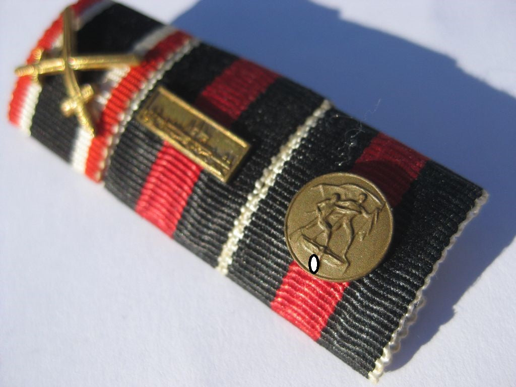 3er Feldspange Kriegsverdienstkreuz 2.Klasse mit Schwertern, Spange Prager Burg , Medaille 1.Oktober 38 -Miniatur-