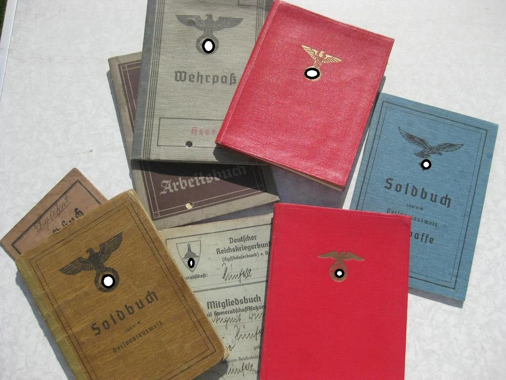 Wehrpässe, Soldbücher und Ausweise