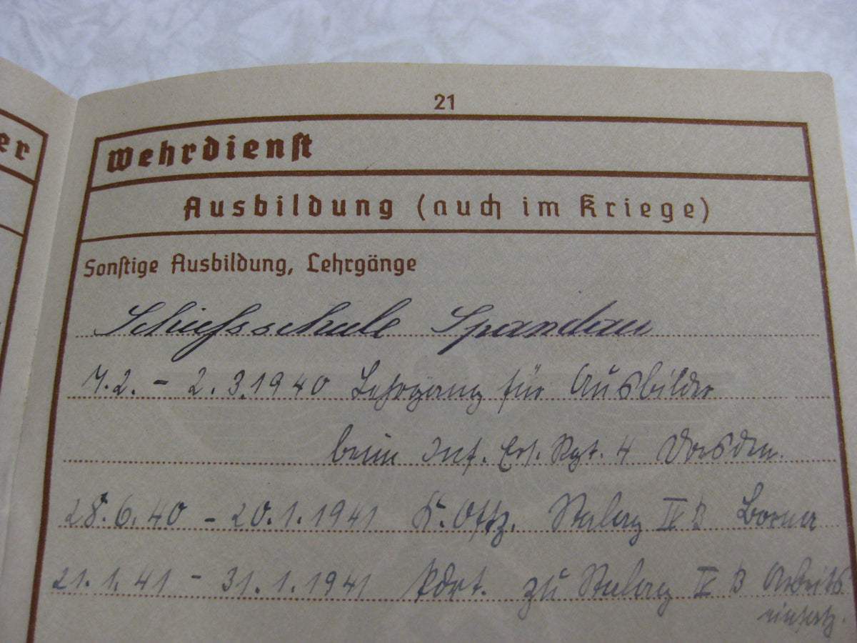 Wehrpaß Hauptmann aus Oschatz / Leipzig Wehrmacht im Stammlager Stalag IV G