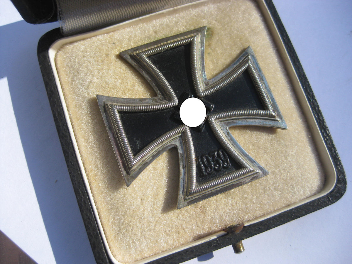 Eisernes Kreuz 1.Klasse Hersteller: "26"  (EK1/39) im Verleihungsetui