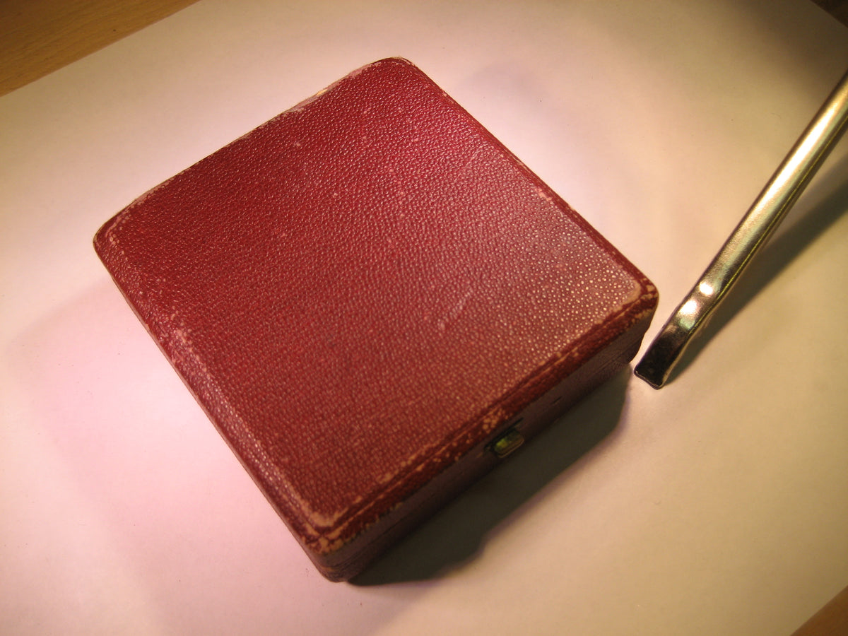 Spanienkreuz in GOLD MIT Schwertern im Verleihungsetui