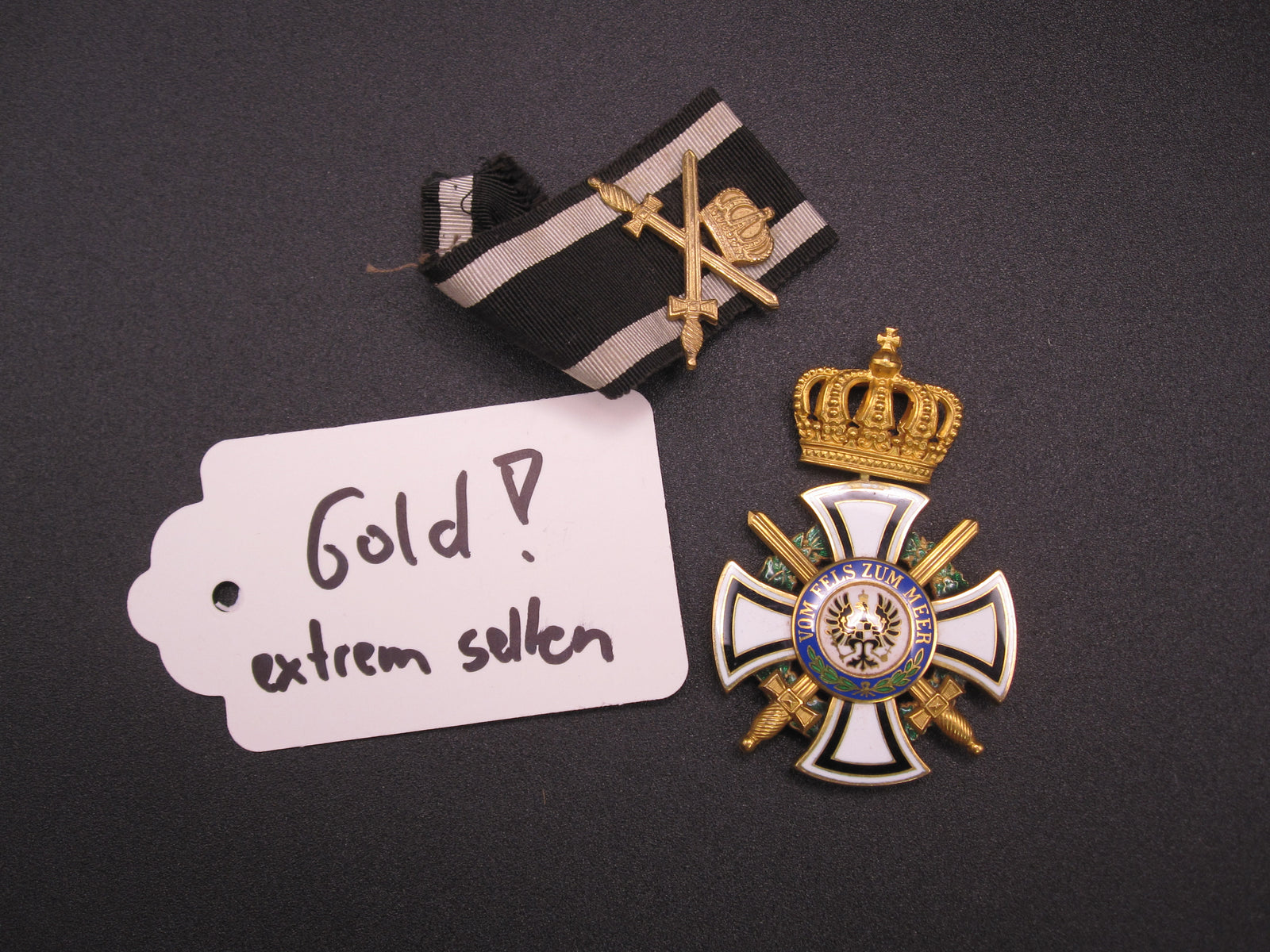 Ritterkreuz Hausorden von Hohenzollern in echt GOLD
