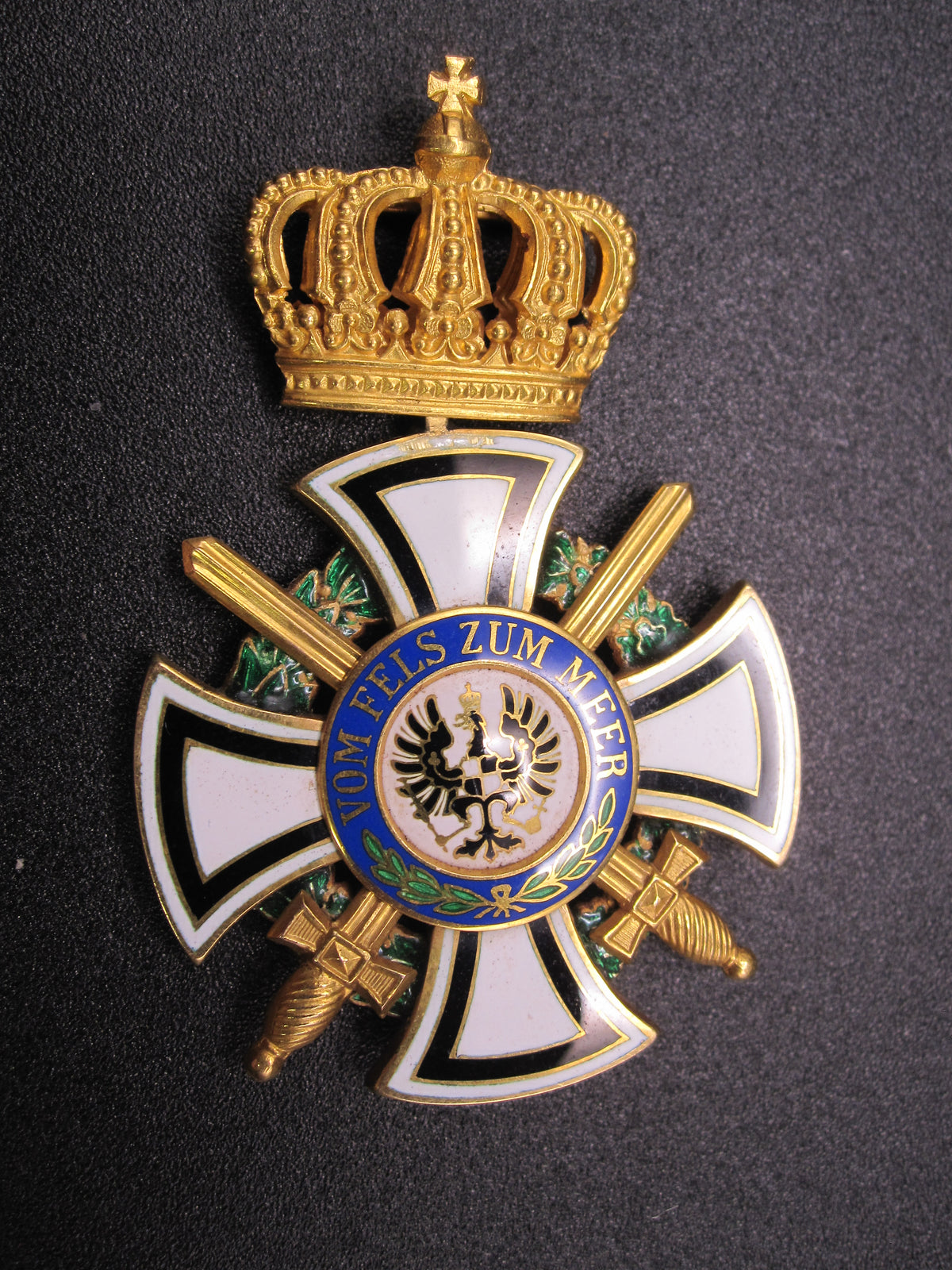 Ritterkreuz Hausorden von Hohenzollern in echt GOLD
