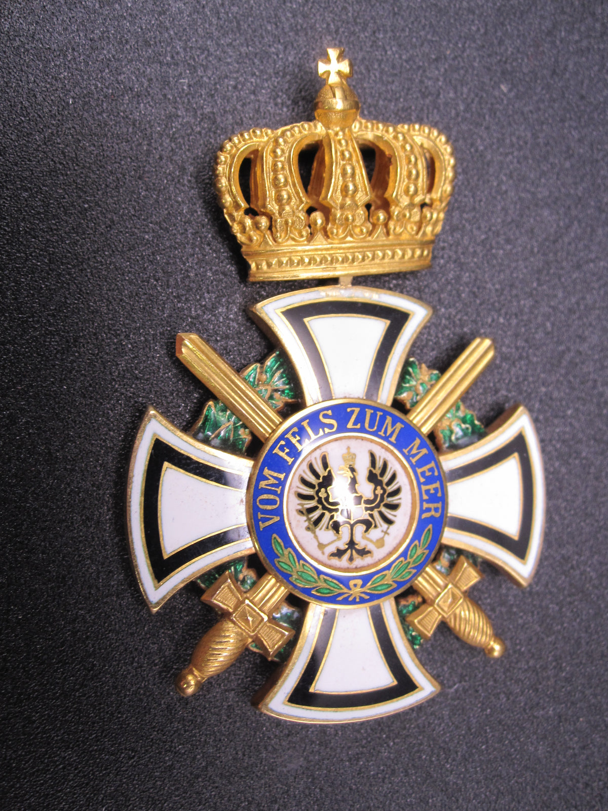 Ritterkreuz Hausorden von Hohenzollern in echt GOLD
