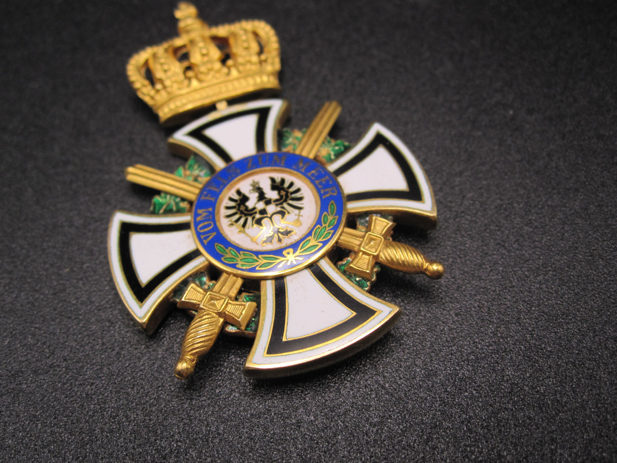 Ritterkreuz Hausorden von Hohenzollern in echt GOLD