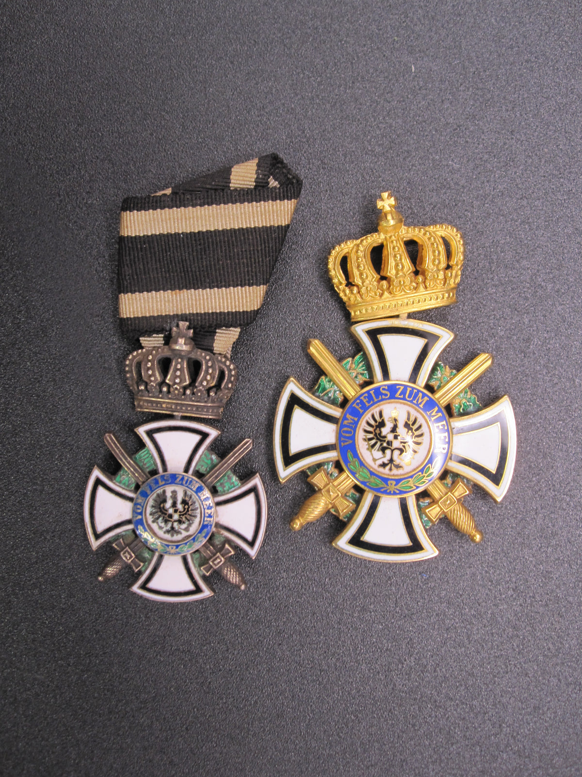 Ritterkreuz Hausorden von Hohenzollern in echt GOLD
