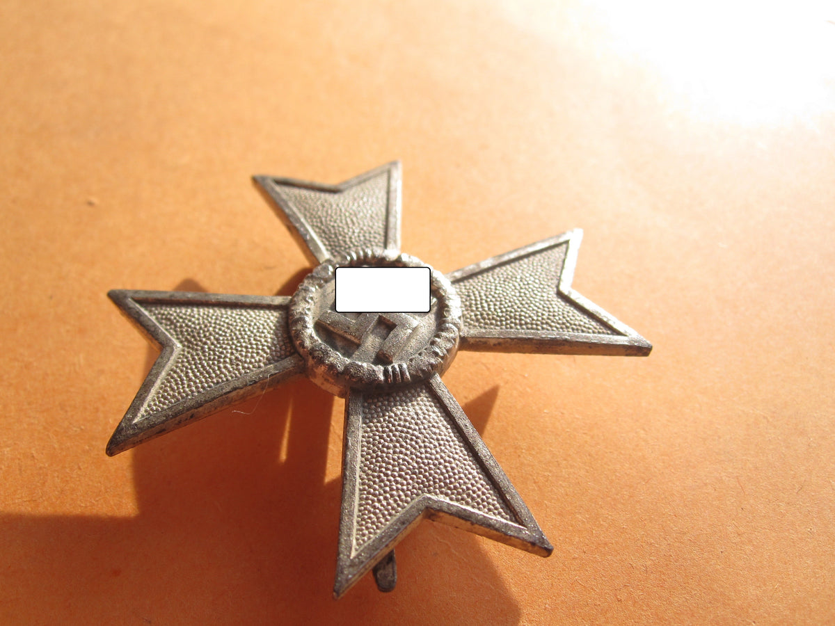 Kriegsverdienstkreuz 1.Klasse OHNE Schwerter (KVK1/39) Hersteller: "L/11" Mint Condition