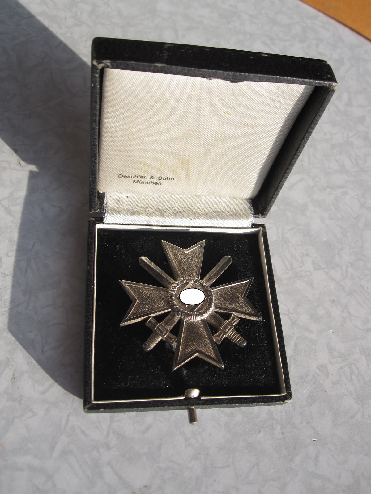 Kriegsverdienstkreuz 1.Klasse mit Schwertern im Verleihungsetui (KVK1/39) Hersteller: „1“ Mint Condition