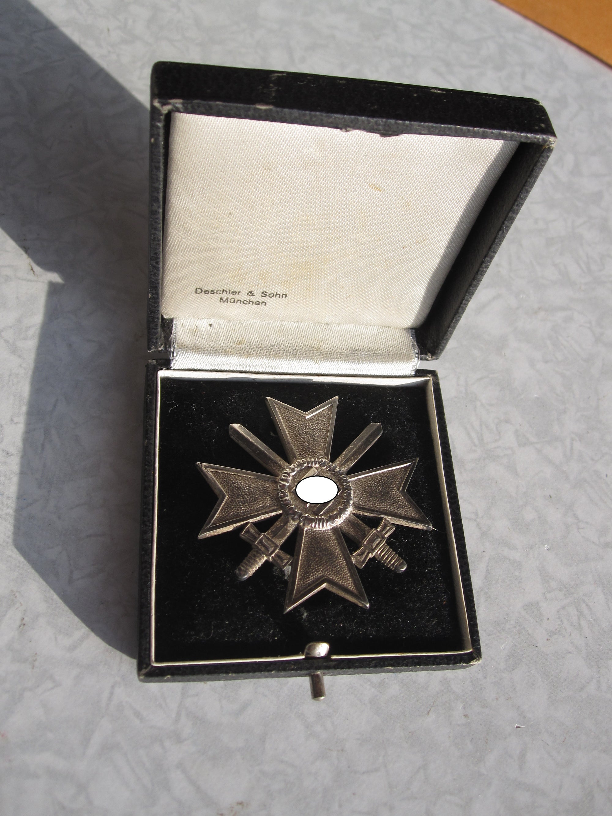 Kriegsverdienstkreuz 1.Klasse mit Schwertern im Verleihungsetui (KVK1/39) Hersteller: „1“ Mint Condition