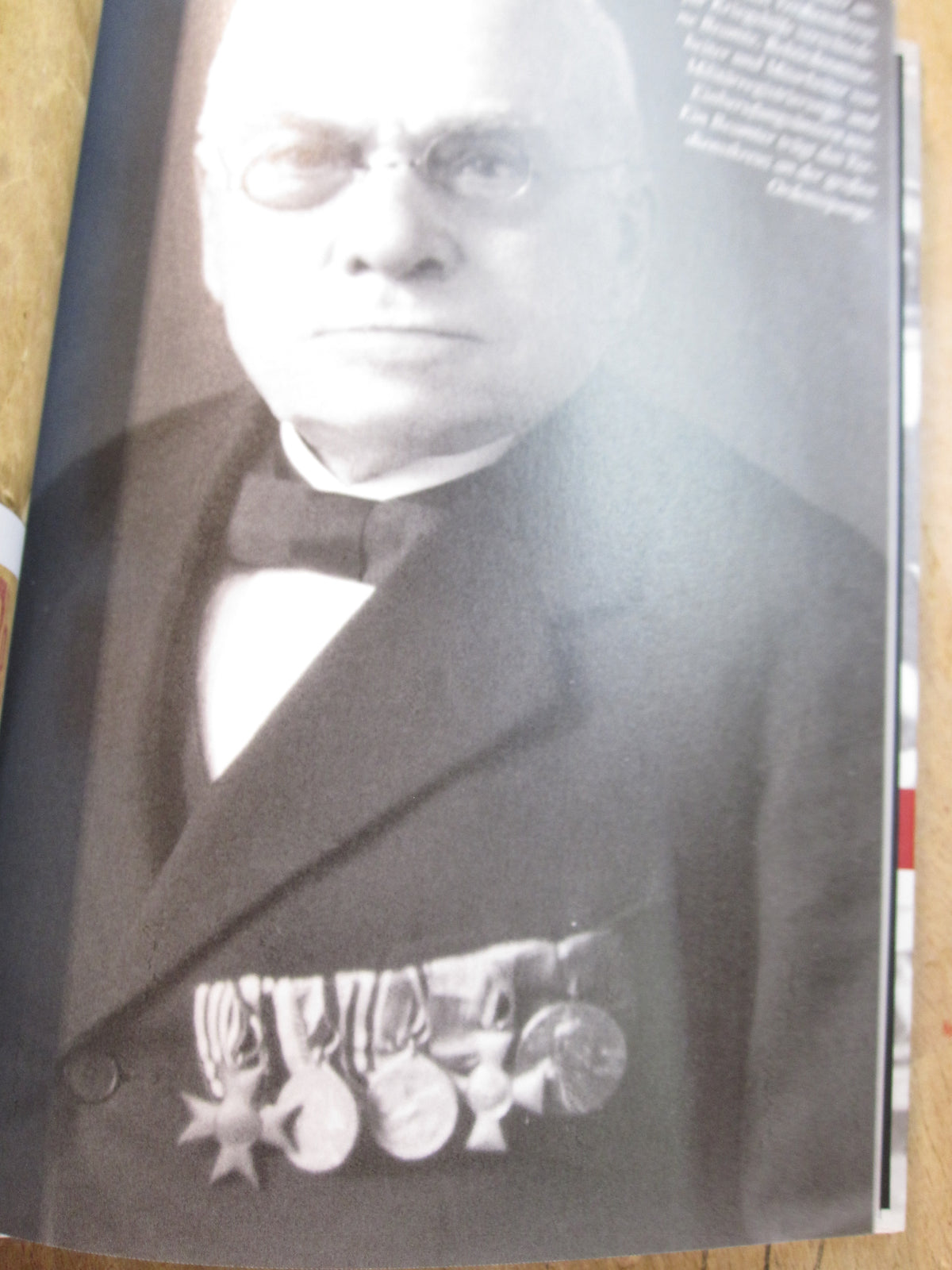 Buch Das Verdienstkreuz für Kriegshilfsdienst