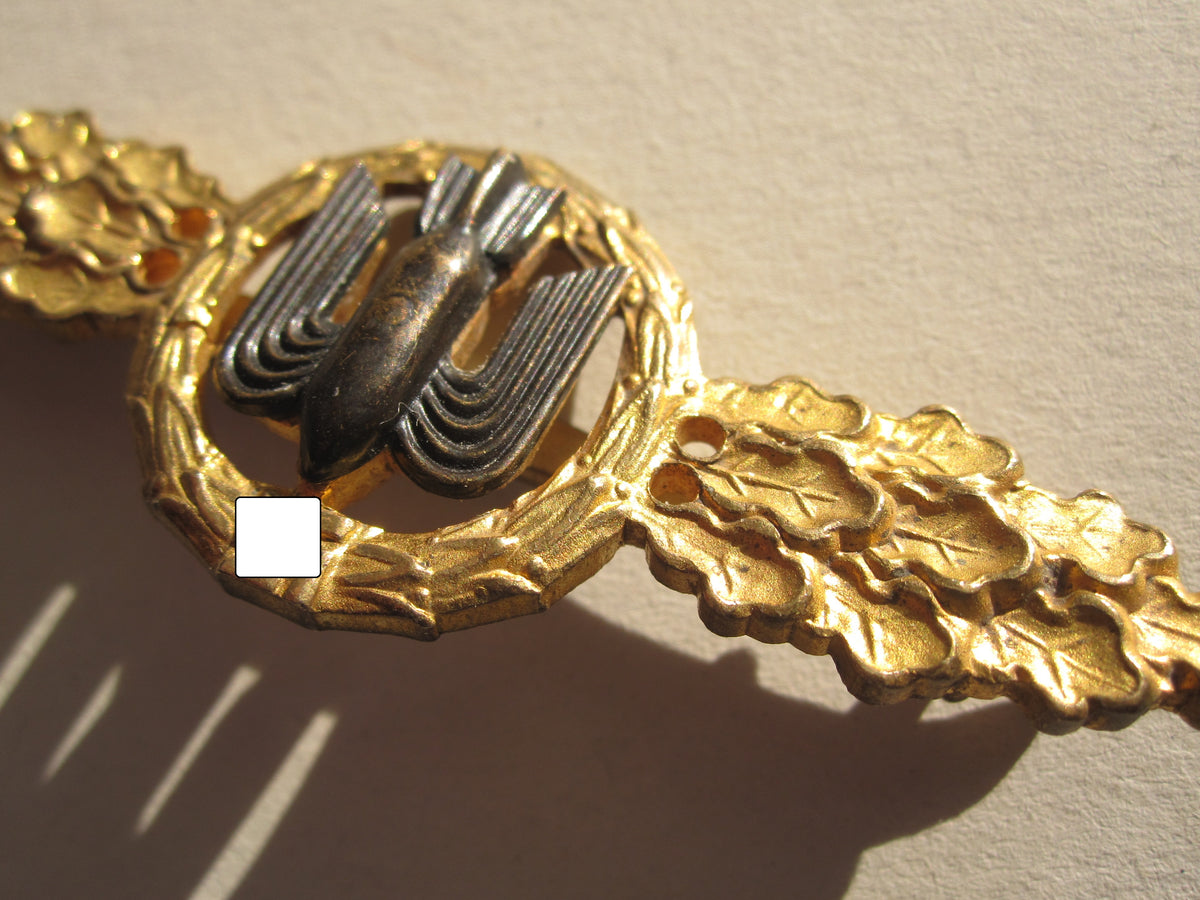 Frontflugspange für Kampfflieger in GOLD BUNTMETALL