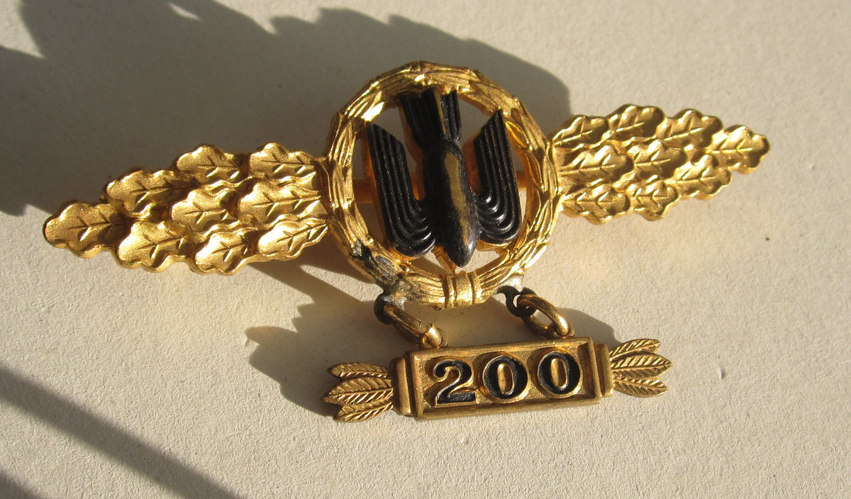 Frontflugspange für Kampfflieger in GOLD mit Einsatzzahl 200