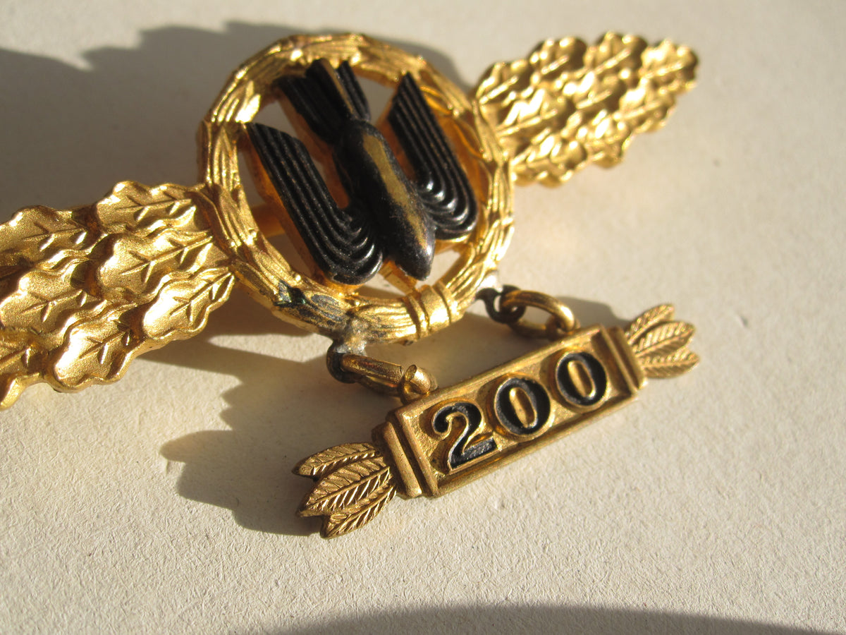 Frontflugspange für Kampfflieger in GOLD mit Einsatzzahl 200