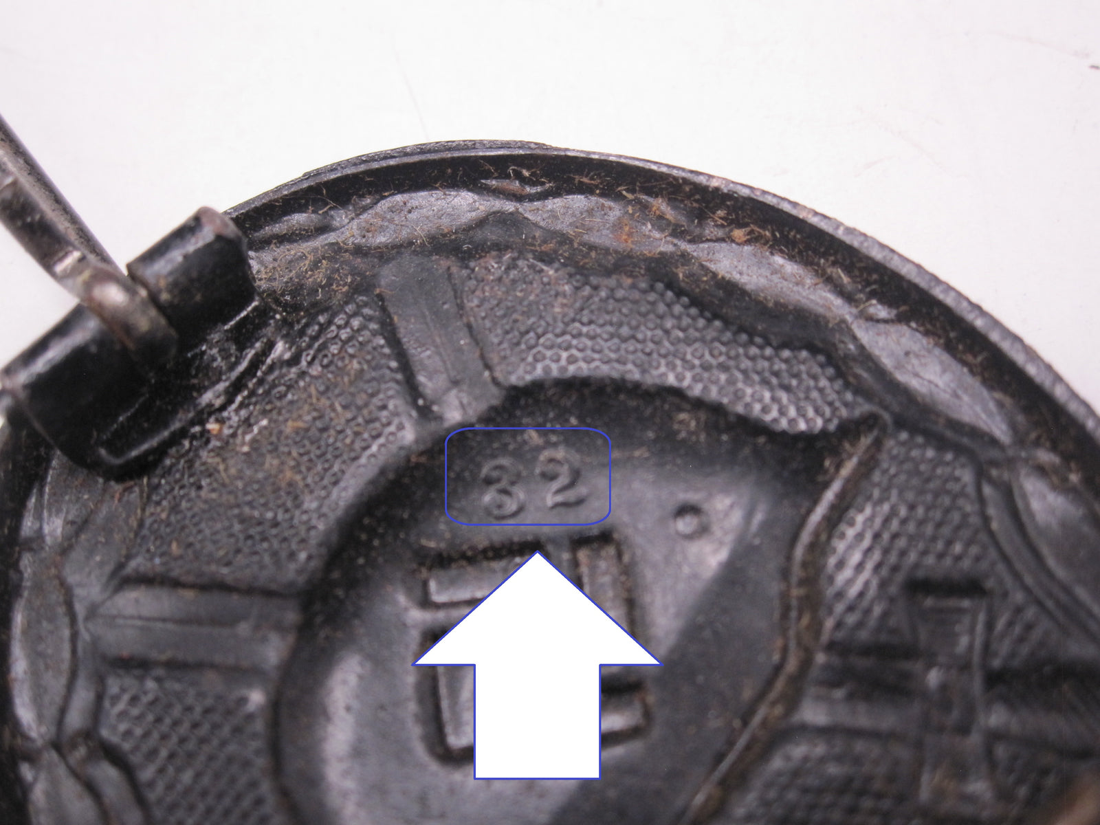 Verwundetenabzeichen 1939 in Schwarz Hersteller: "32"