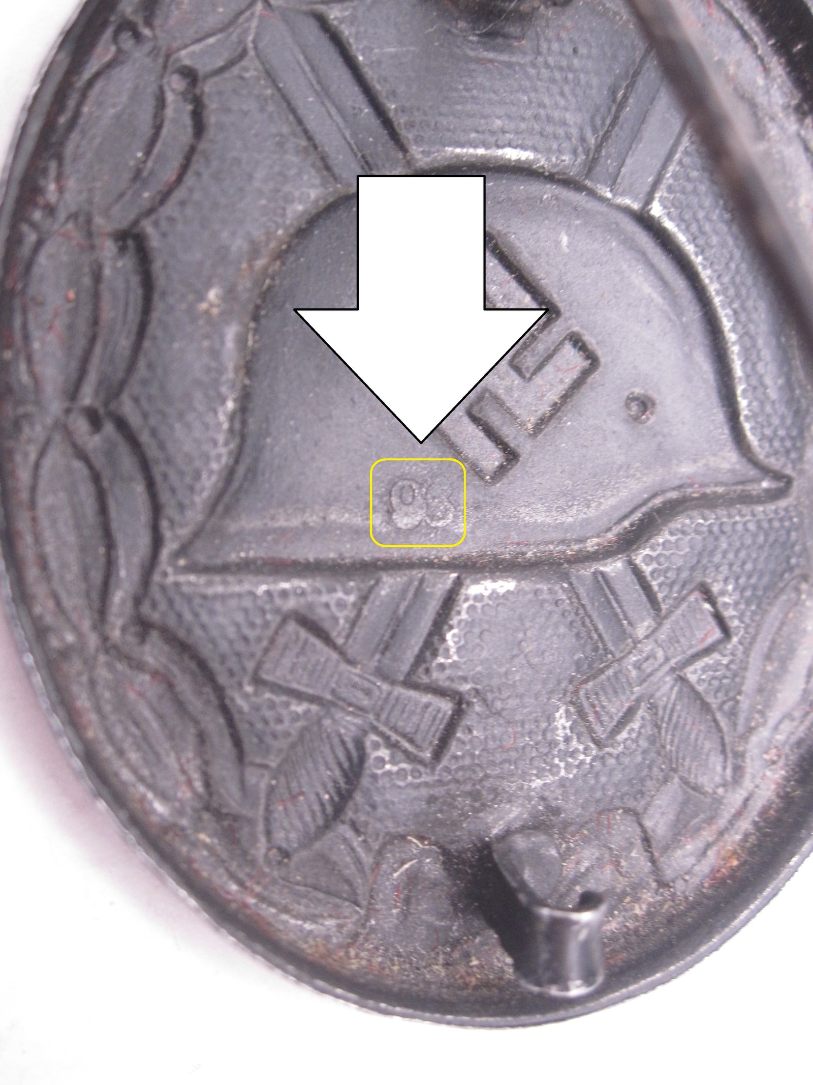 Verwundetenabzeichen 1939 in Schwarz Hersteller: "93"