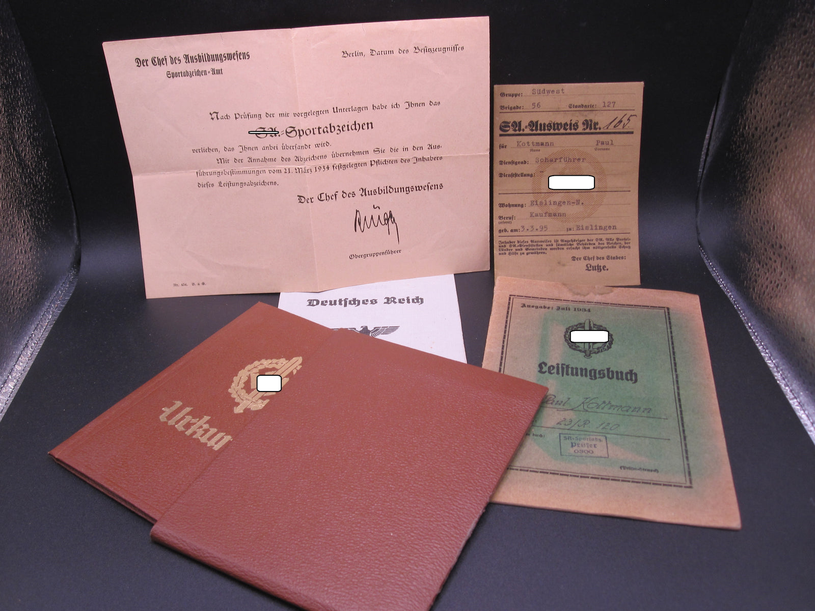 H.W. -  -  Urkundenheft im Schuber SA - Sportabzeichen