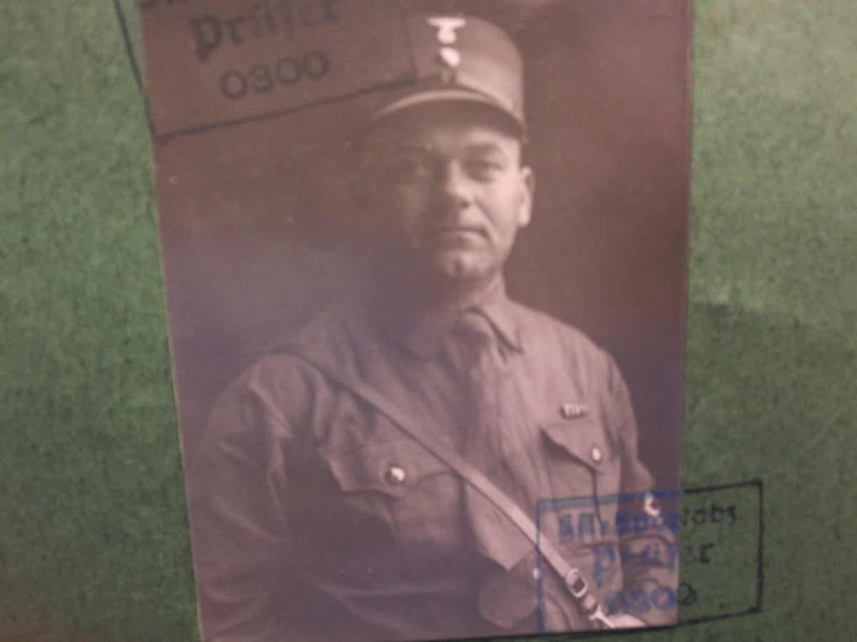 H.W. -  -  Urkundenheft im Schuber SA - Sportabzeichen