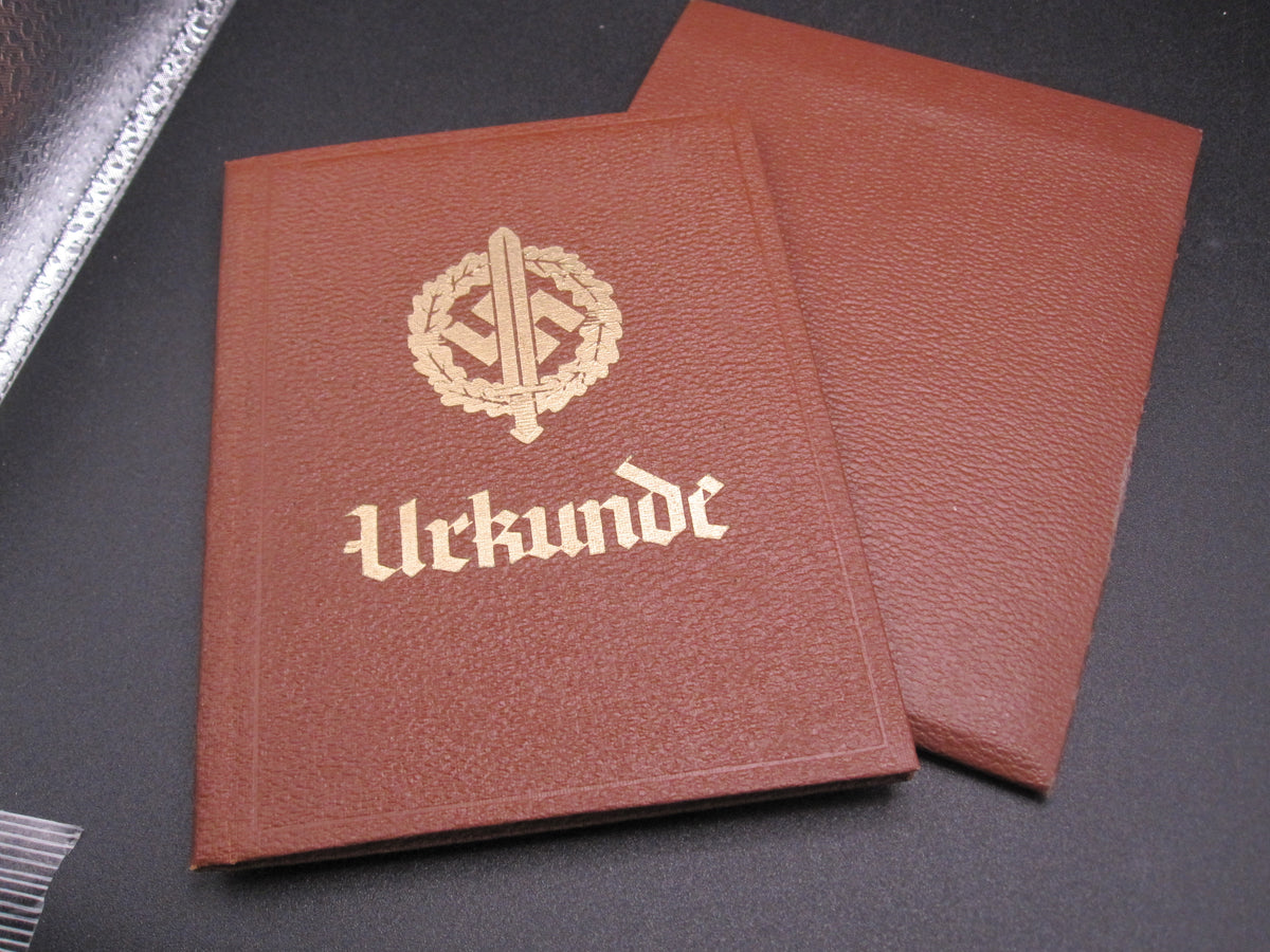 H.W. -  -  Urkundenheft im Schuber SA - Sportabzeichen