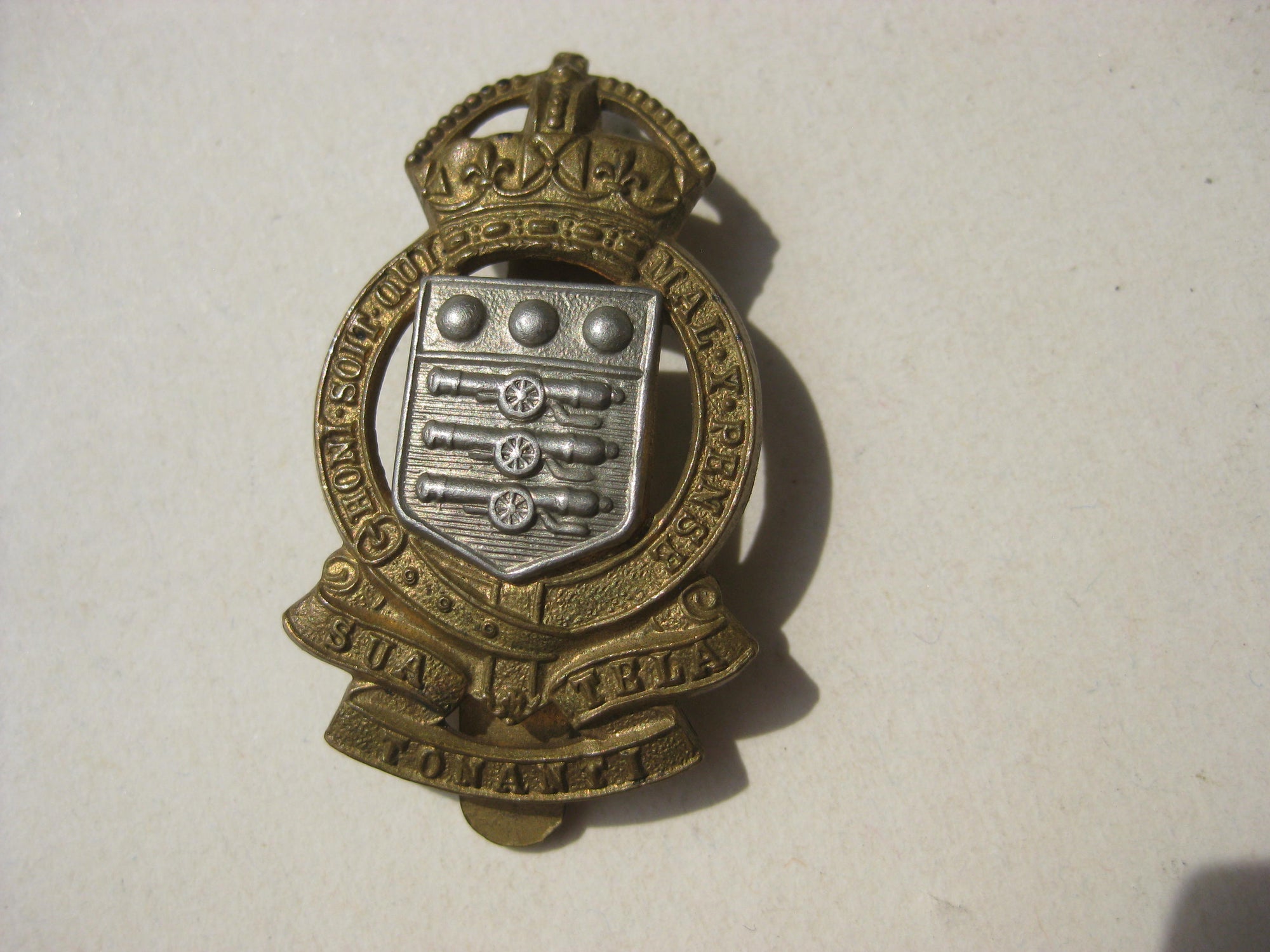 Australien Großbritannien 1. oder 2.Weltkrieg Uniformteil Beutestück Badge Mützenabzeichen