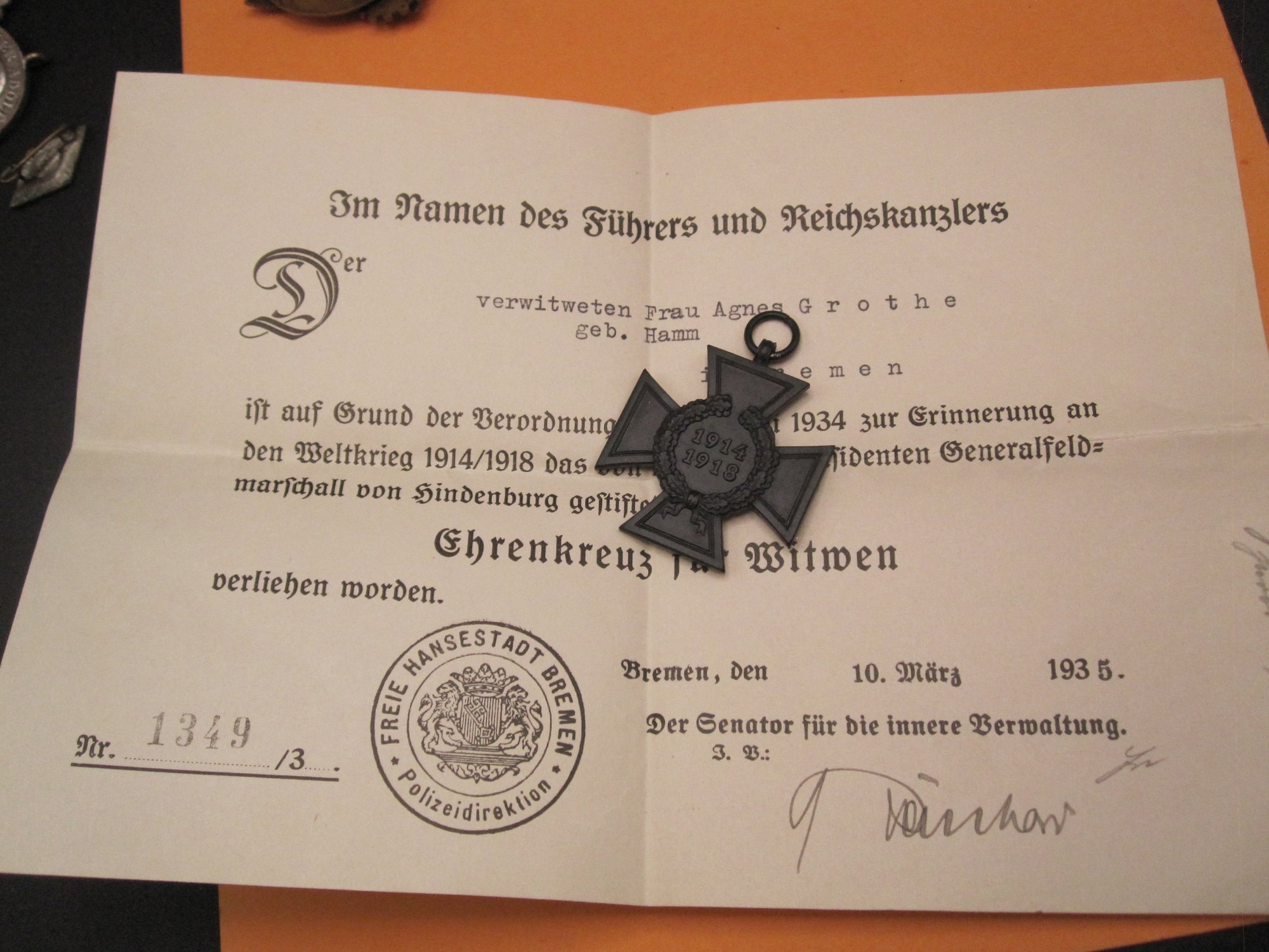 BREMEN Ehrenkreuz des 1.Weltkrieges gefallener Frontkämpfer Hersteller: "SCH.H." & Verleihungsurkunde