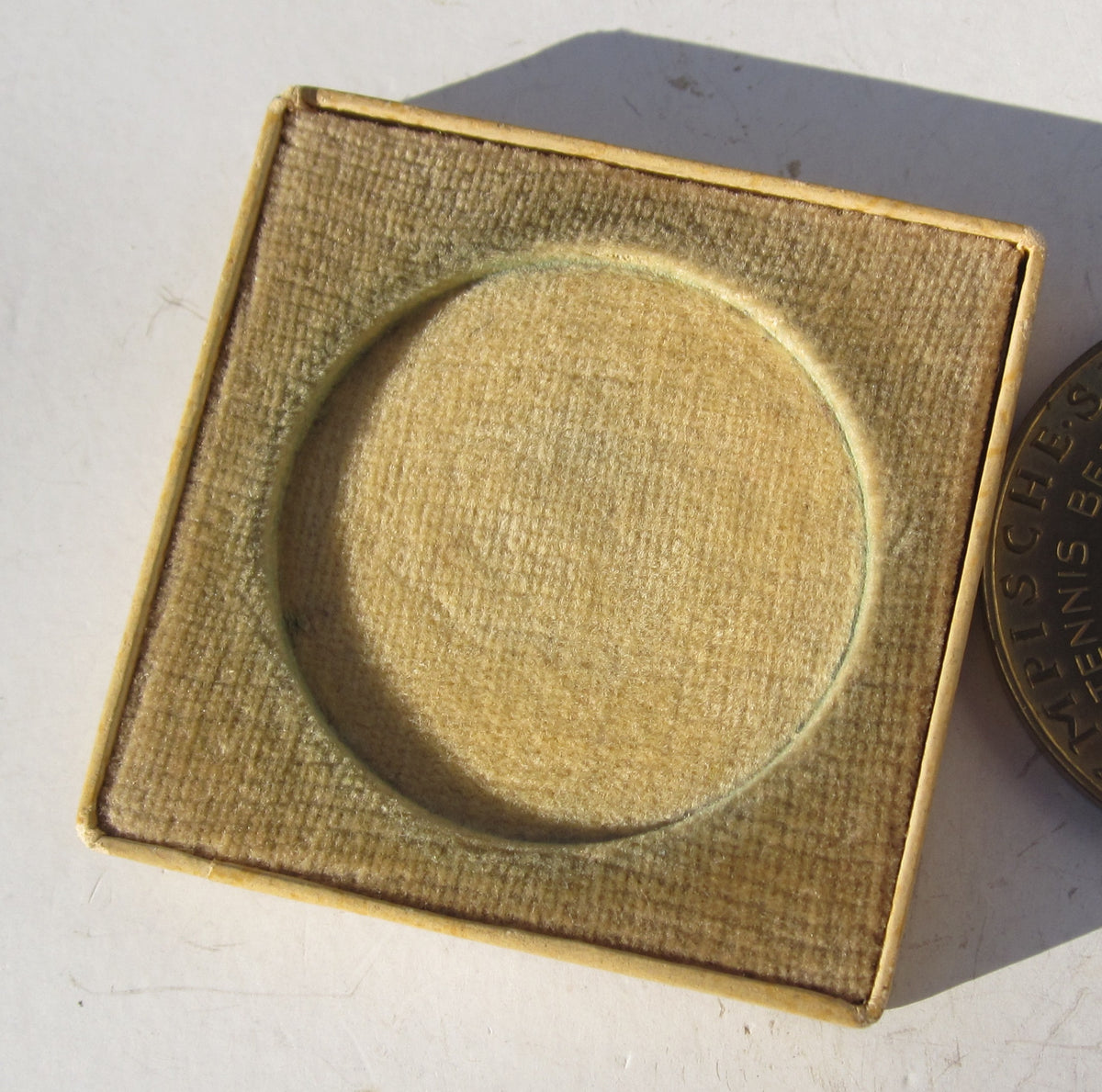 Medaille Olympische Spiele 1936 in Schachtel Weimar in Thüringen