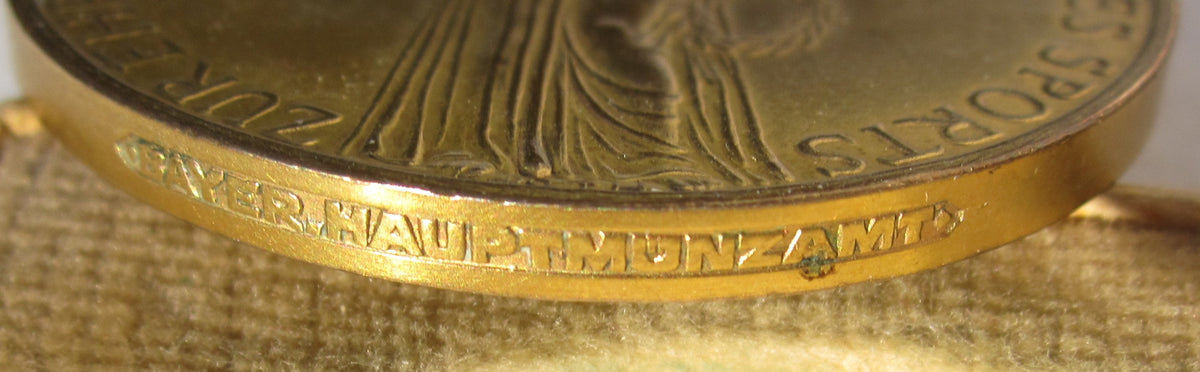 Medaille Olympische Spiele 1936 in Schachtel Weimar in Thüringen