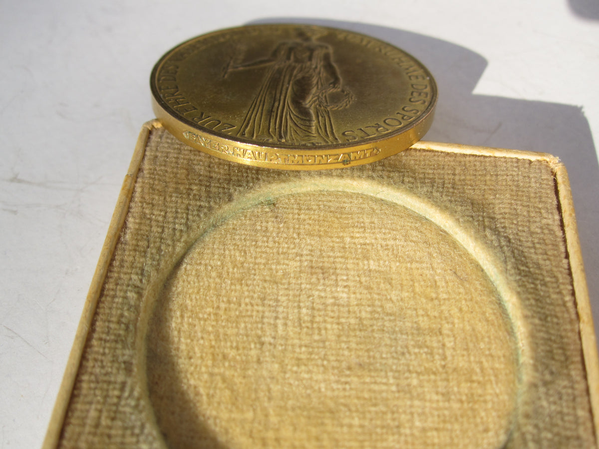 Medaille Olympische Spiele 1936 in Schachtel Weimar in Thüringen