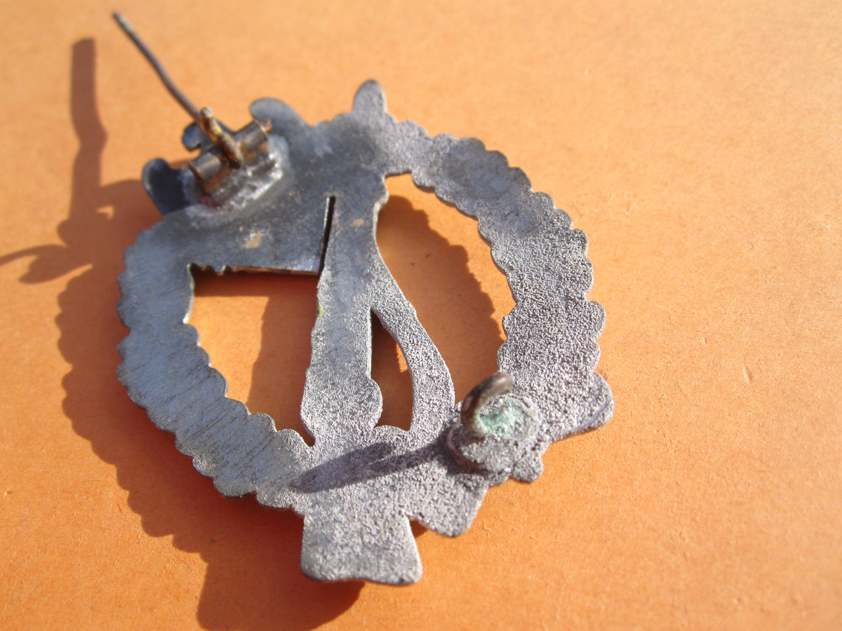 Infanteriesturmabzeichen in Silber (ISA) unmarkiertes Stück von DESCHLER