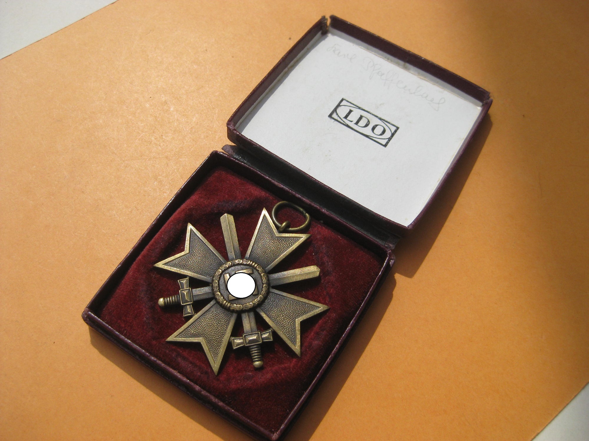 Kriegsverdienstkreuz 2.Klasse mit Schwertern (KVK2/39) In roter Verleihungsschachtel