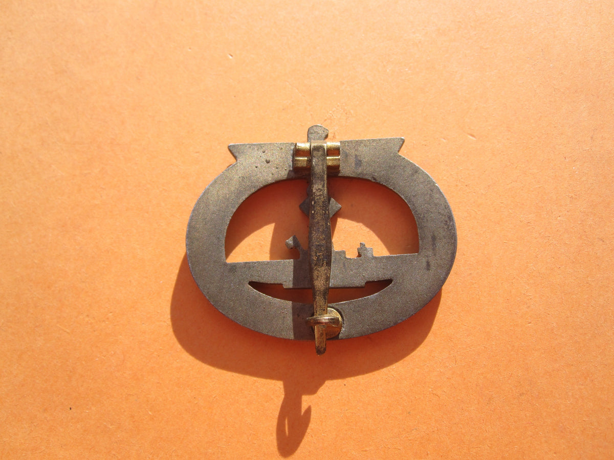 U-Bootkriegsabzeichen VARIANTE ! Hersteller: B.H. Mayer