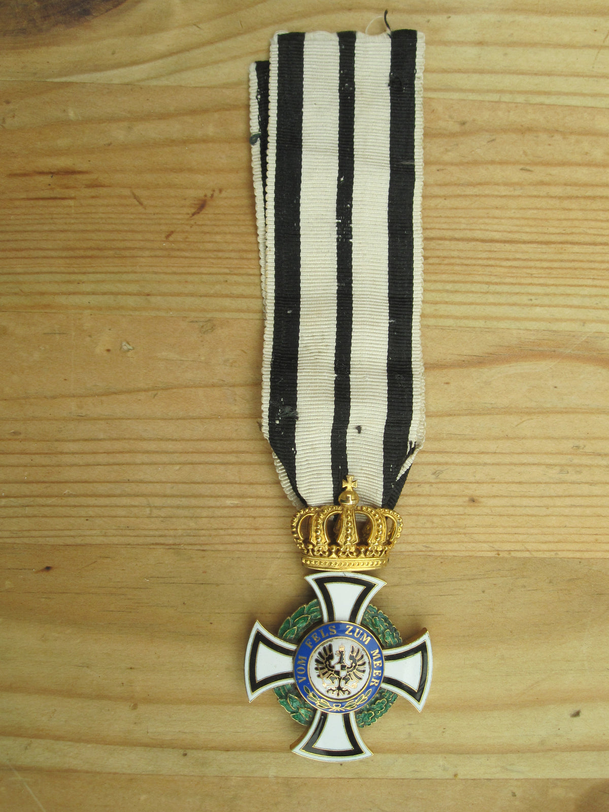 Ritterkreuz Hausorden von Hohenzollern in echt GOLD