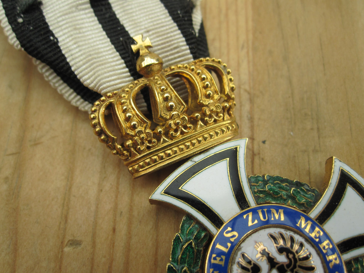 Ritterkreuz Hausorden von Hohenzollern in echt GOLD