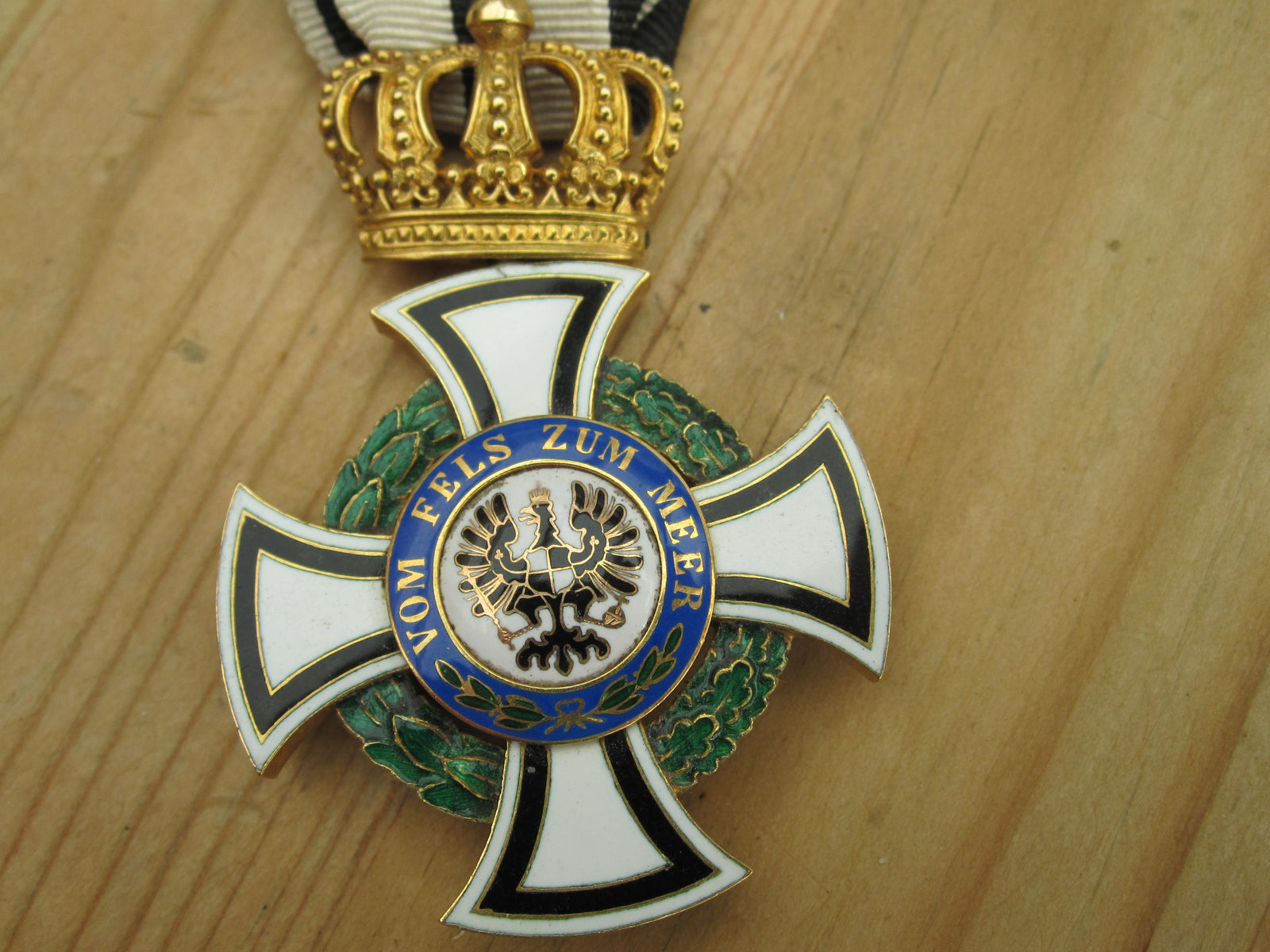 Ritterkreuz Hausorden von Hohenzollern in echt GOLD