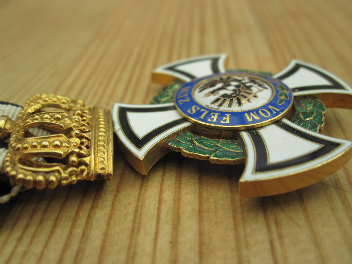 Ritterkreuz Hausorden von Hohenzollern in echt GOLD
