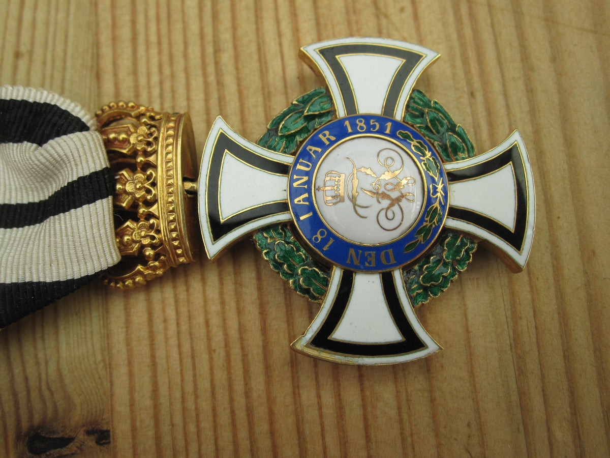 Ritterkreuz Hausorden von Hohenzollern in echt GOLD