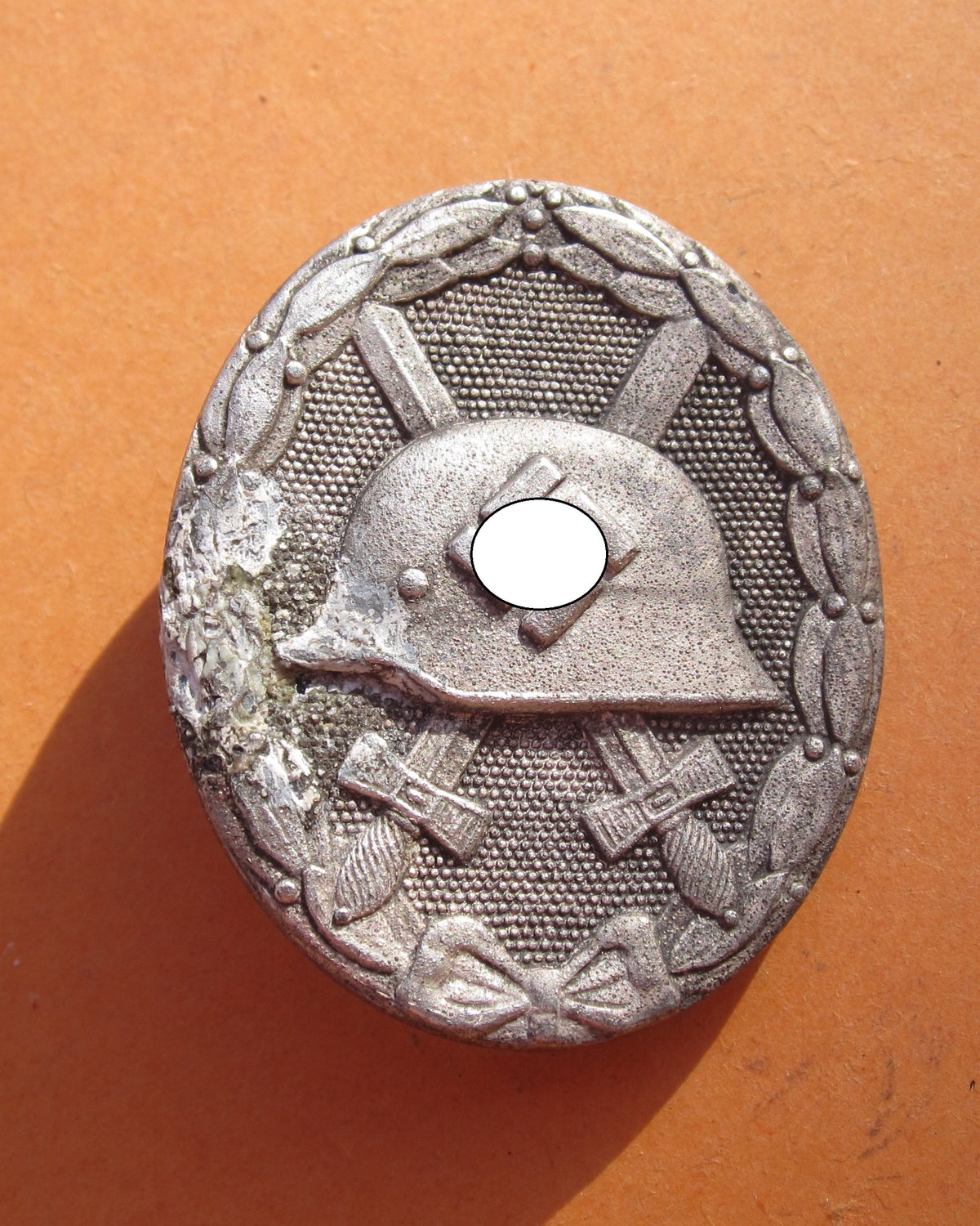 Verwundetenabzeichen 1939 in Silber Hersteller: &quot;65&quot;