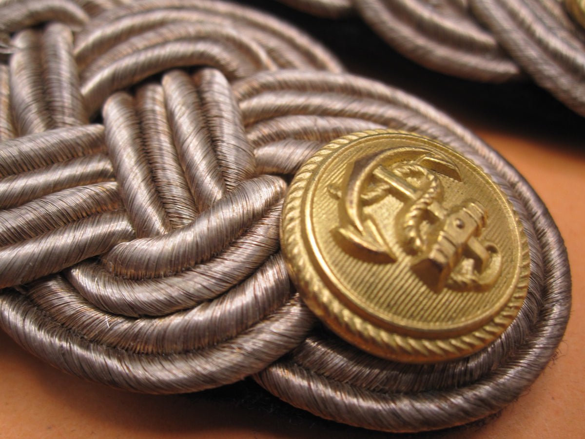 H.W.   -  -    ORIGINAL Schulterklappen / Schulterstücke Fregattenkapitän der Kriegsmarine