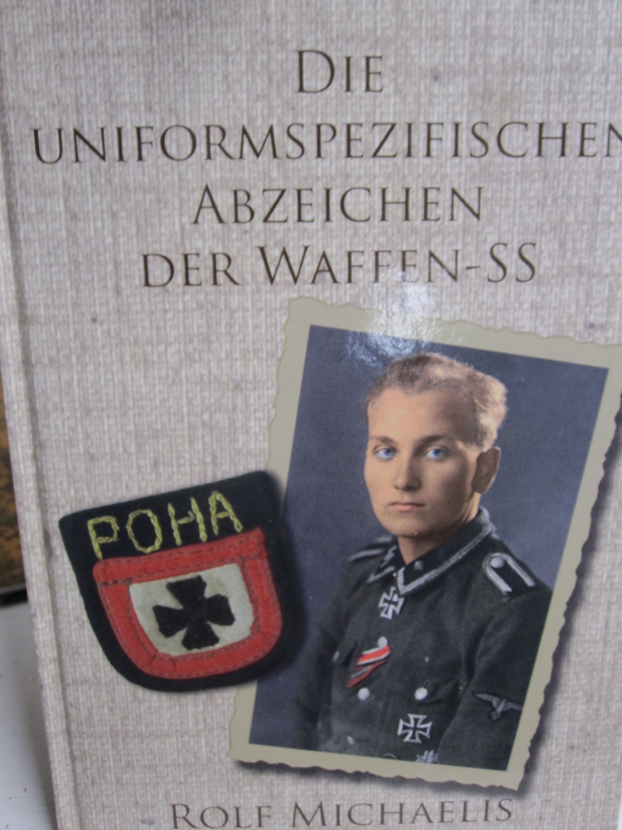 Buch  Die uniformspezifischen Abzeichen der Waffen-SS