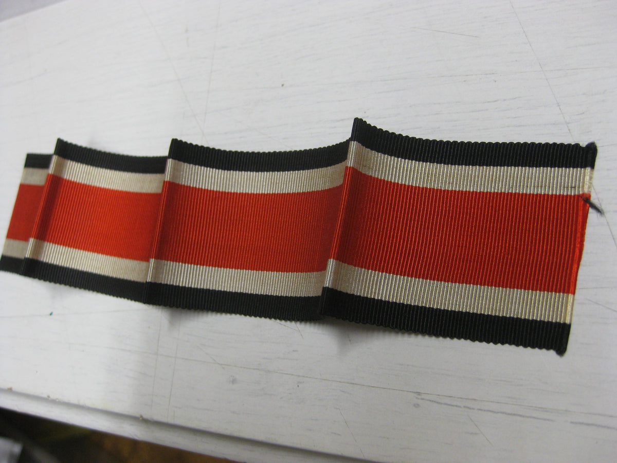 H.W.  -  -  ORIGINAL Bandabschnitt Ordensband Halsband für Ritterkreuz des Eisernen Kreuzes
