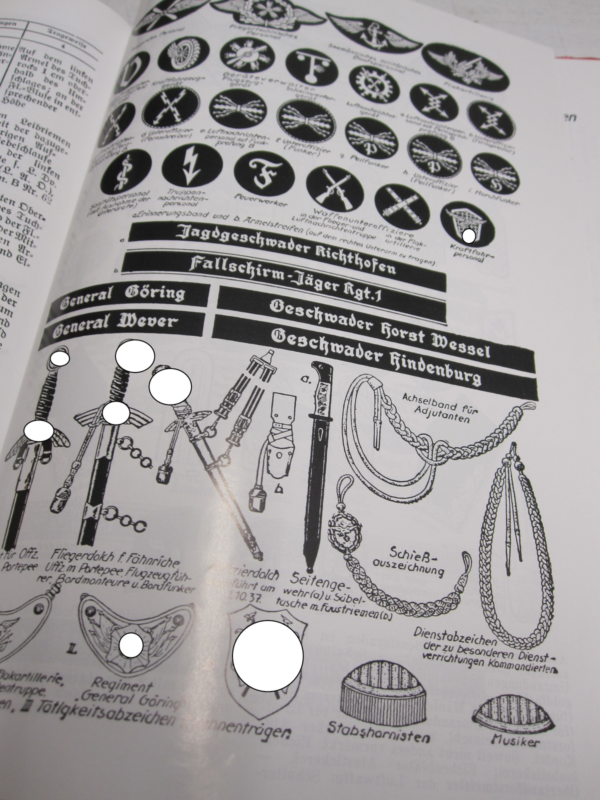 Buch  Deutsche Uniformabzeichen 1900 bis 1945