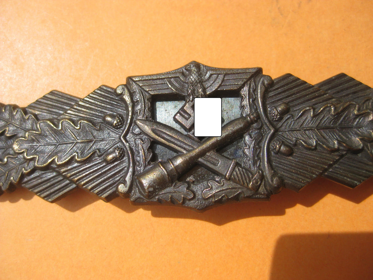 H.W.  - -    Nahkampfspange in Bronze Hersteller: JFS Mint Condition