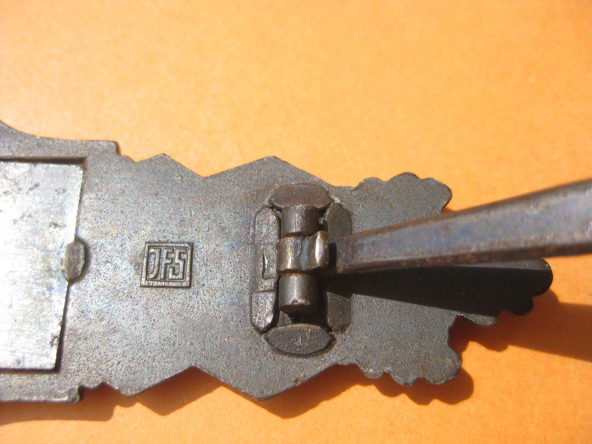 H.W.  - -    Nahkampfspange in Bronze Hersteller: JFS Mint Condition
