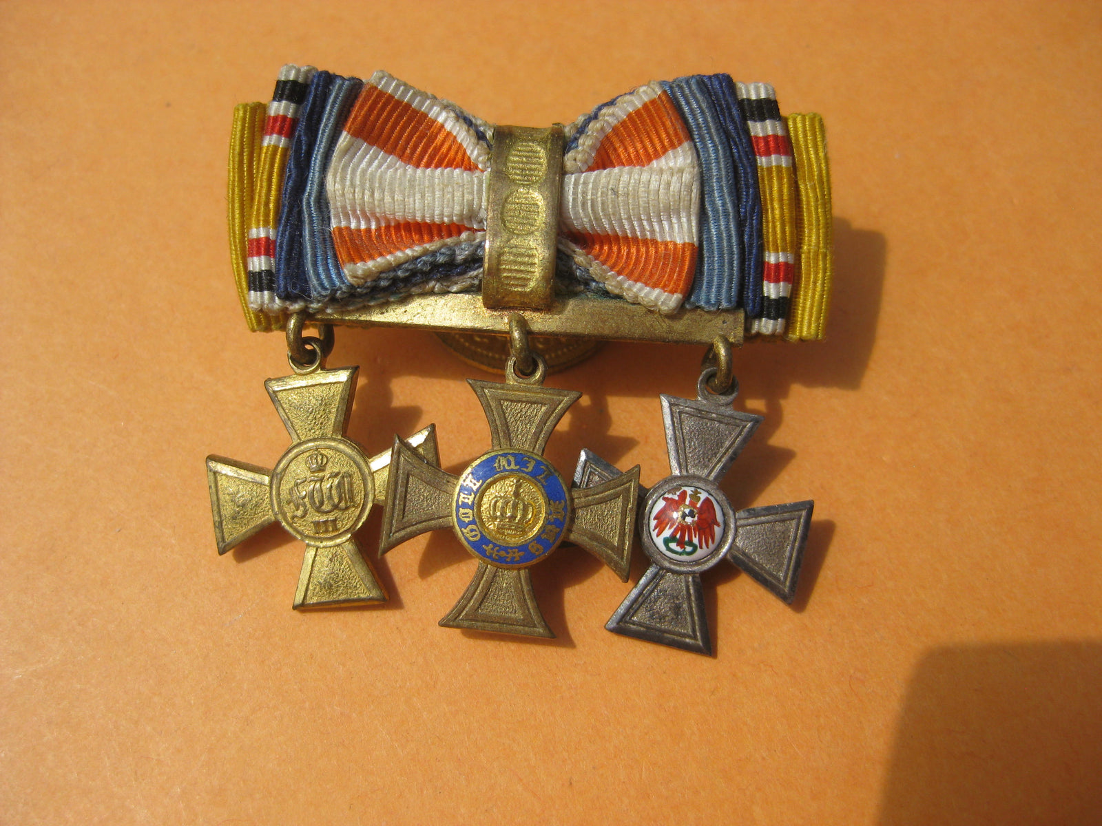 H.W.  - -    3er Miniatur Miniaturkettchen Miniaturkette Frackkette Bandschleife